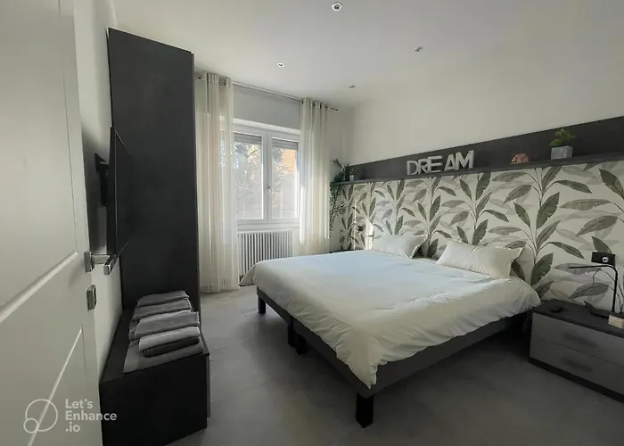 R39 Modern Apartment With Private Parking